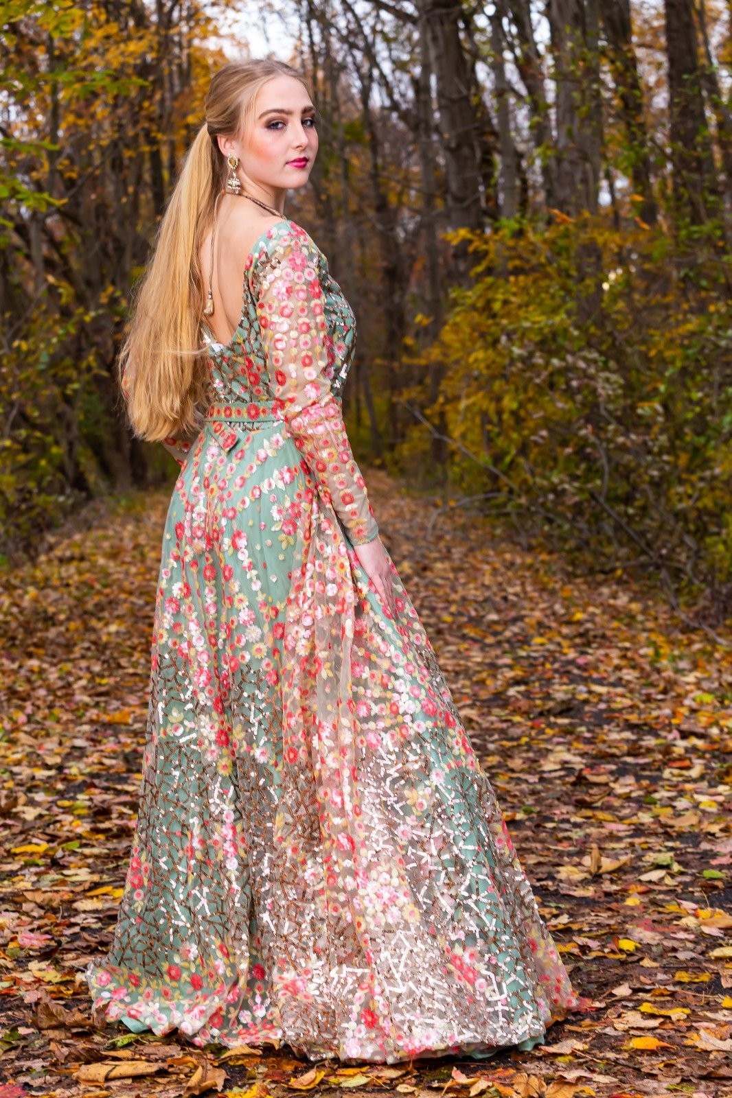 Long trail net woven organza tulle wedding gown with appliquéd elegant  bodice